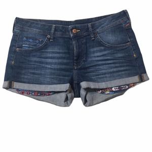 Divided H&M cuffed jean short w/ peek a boo pocket